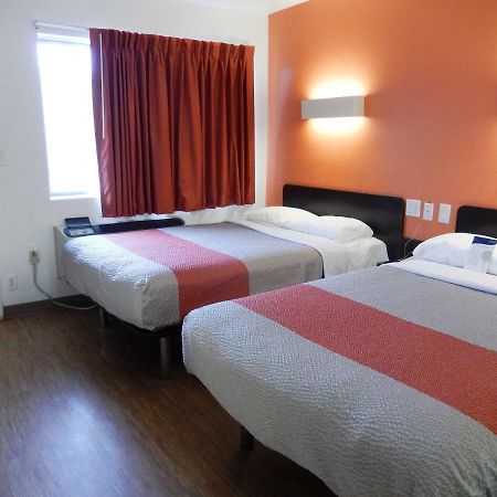 Motel 6-Clute, Tx المظهر الخارجي الصورة