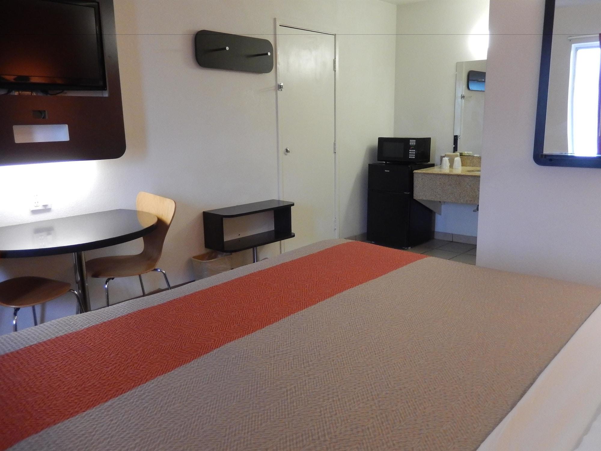 Motel 6-Clute, Tx المظهر الخارجي الصورة