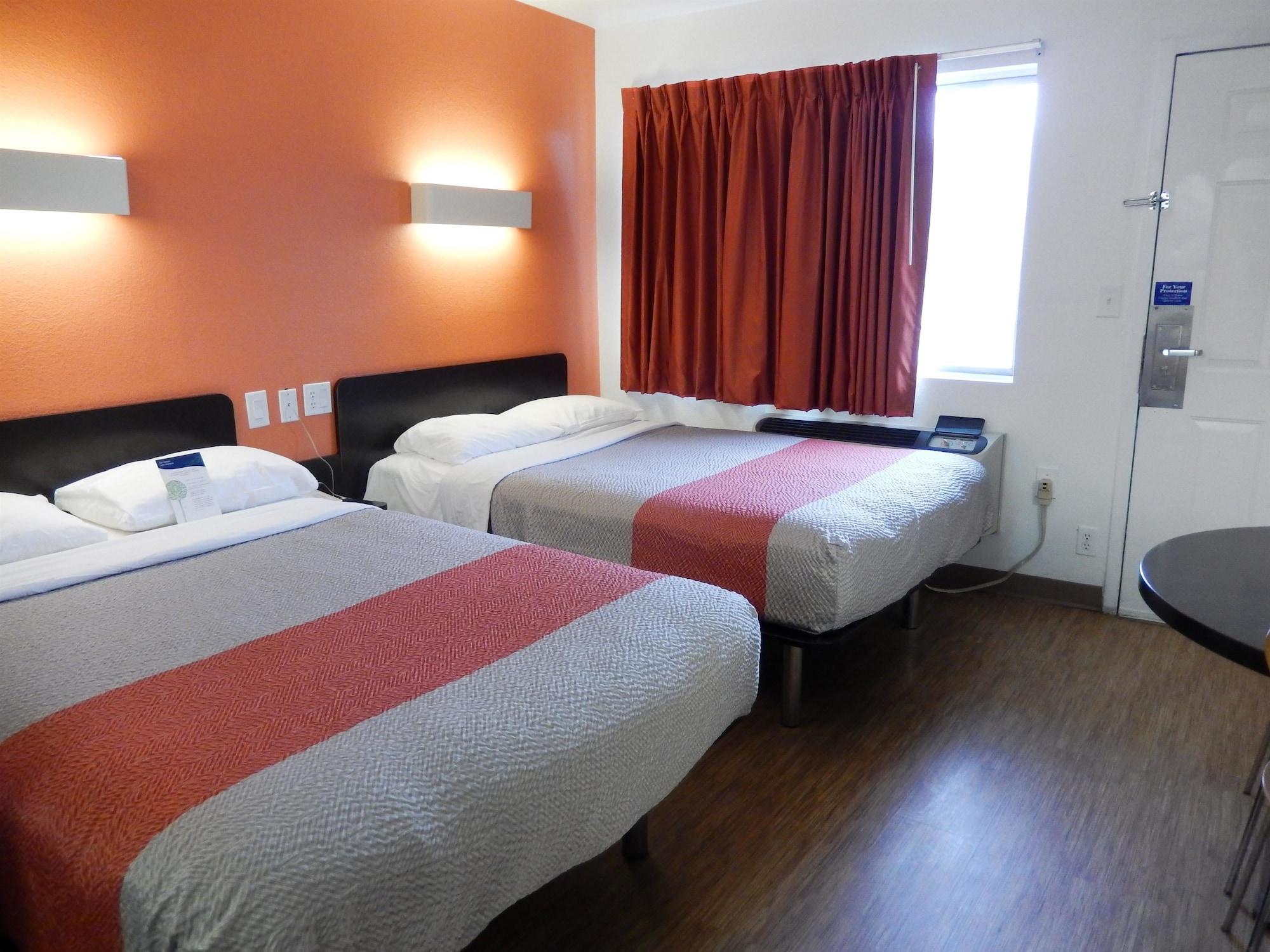 Motel 6-Clute, Tx المظهر الخارجي الصورة