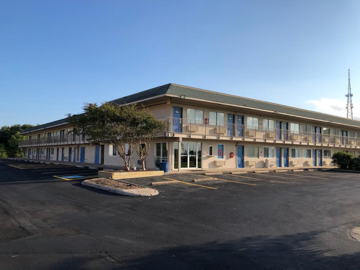 Motel 6-Clute, Tx المظهر الخارجي الصورة