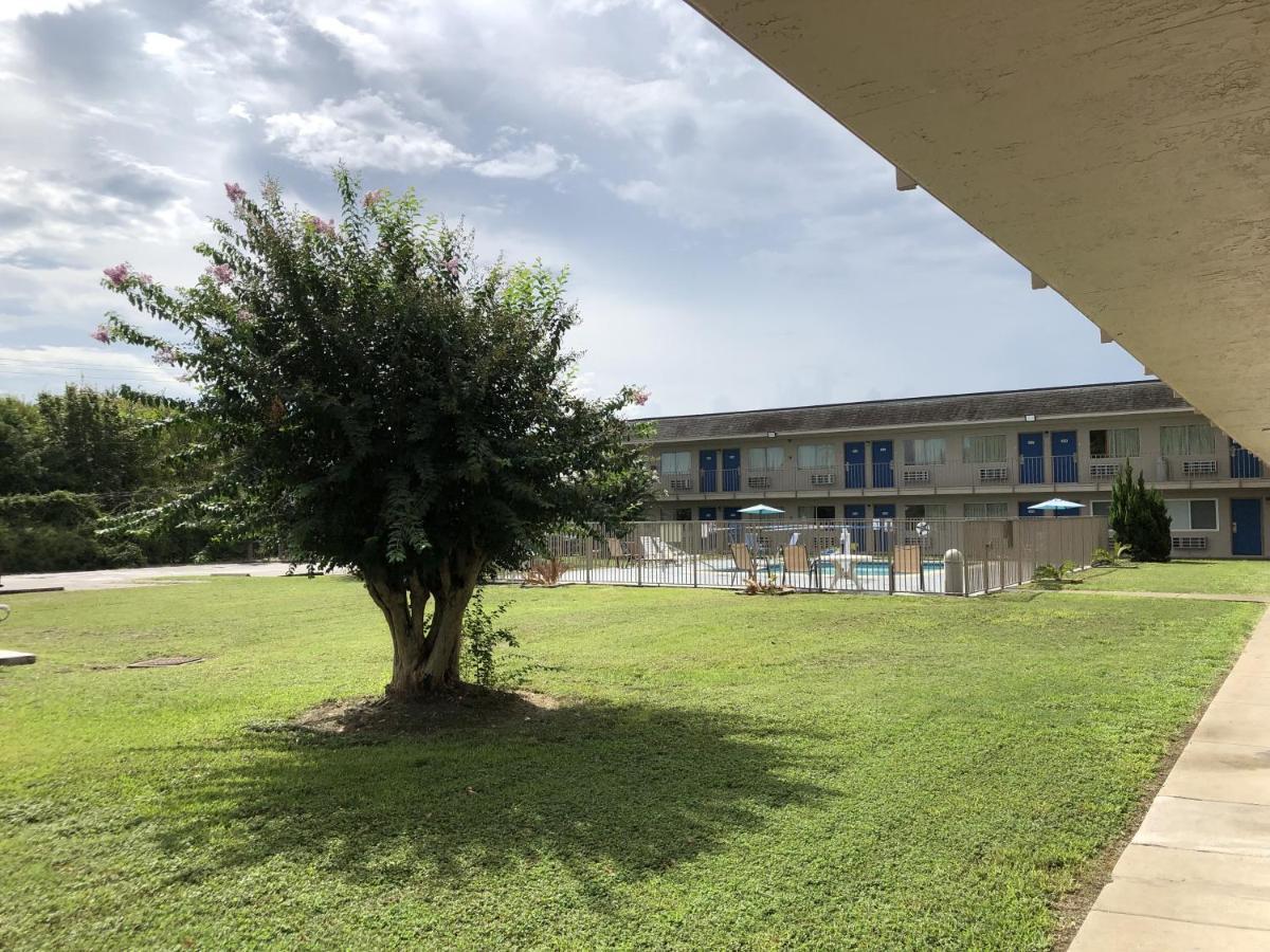 Motel 6-Clute, Tx المظهر الخارجي الصورة